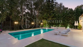 Villa Camelia - Elegant Villa i La Cerquilla, Nueva Andalusien