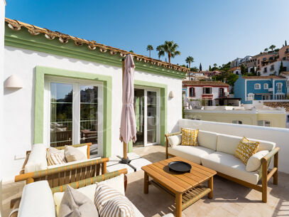 Casa Caritha - Renovated Townhouse with Sea Views for Long-Term Rent in La Heredia