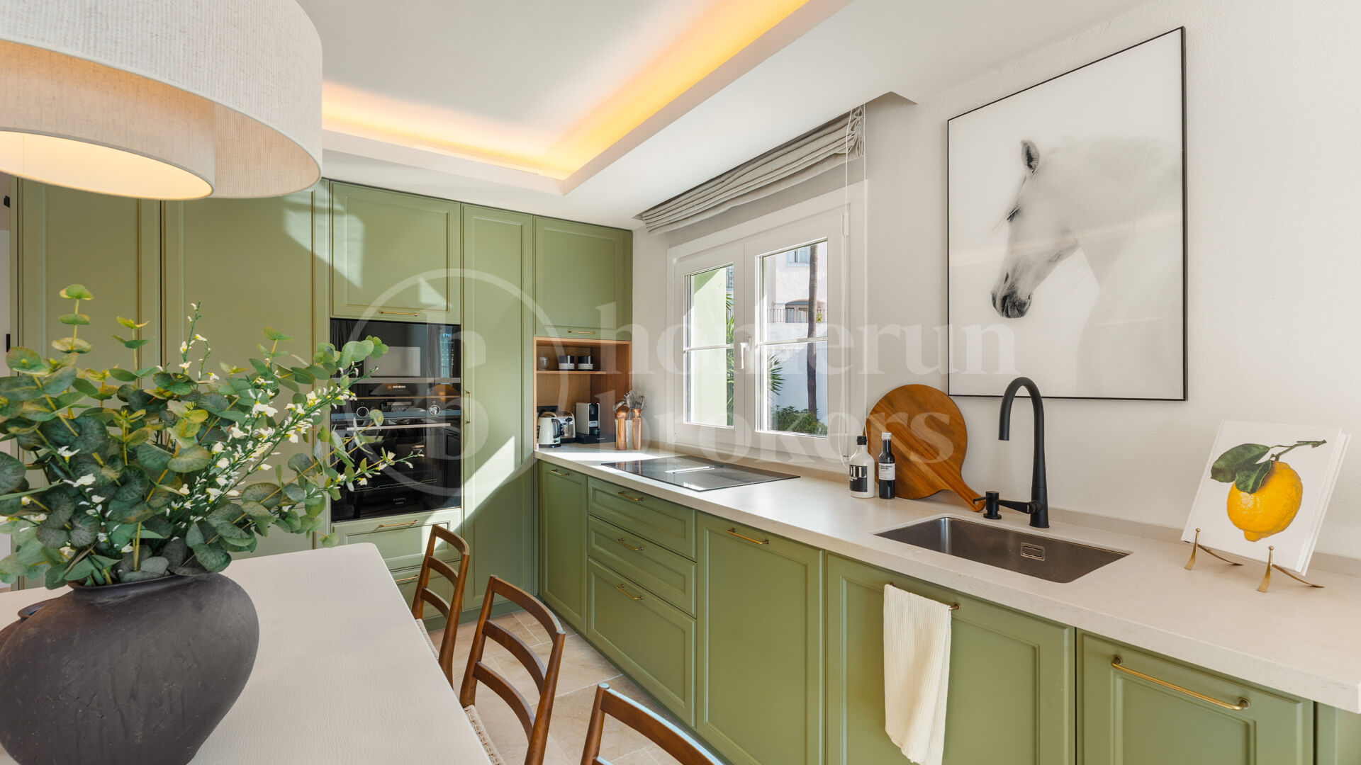 Casa Caritha - Renovated Townhouse with Sea Views for Long-Term Rent in La Heredia