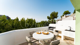 Casa Caritha - Renovated Townhouse with Sea Views for Long-Term Rent in La Heredia