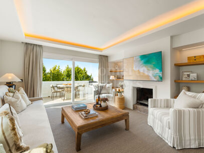 Casa Caritha - Renovated Townhouse with Sea Views for Long-Term Rent in La Heredia