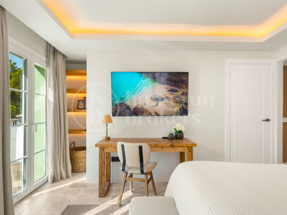Casa Caritha - Renovated Townhouse with Sea Views for Long-Term Rent in La Heredia