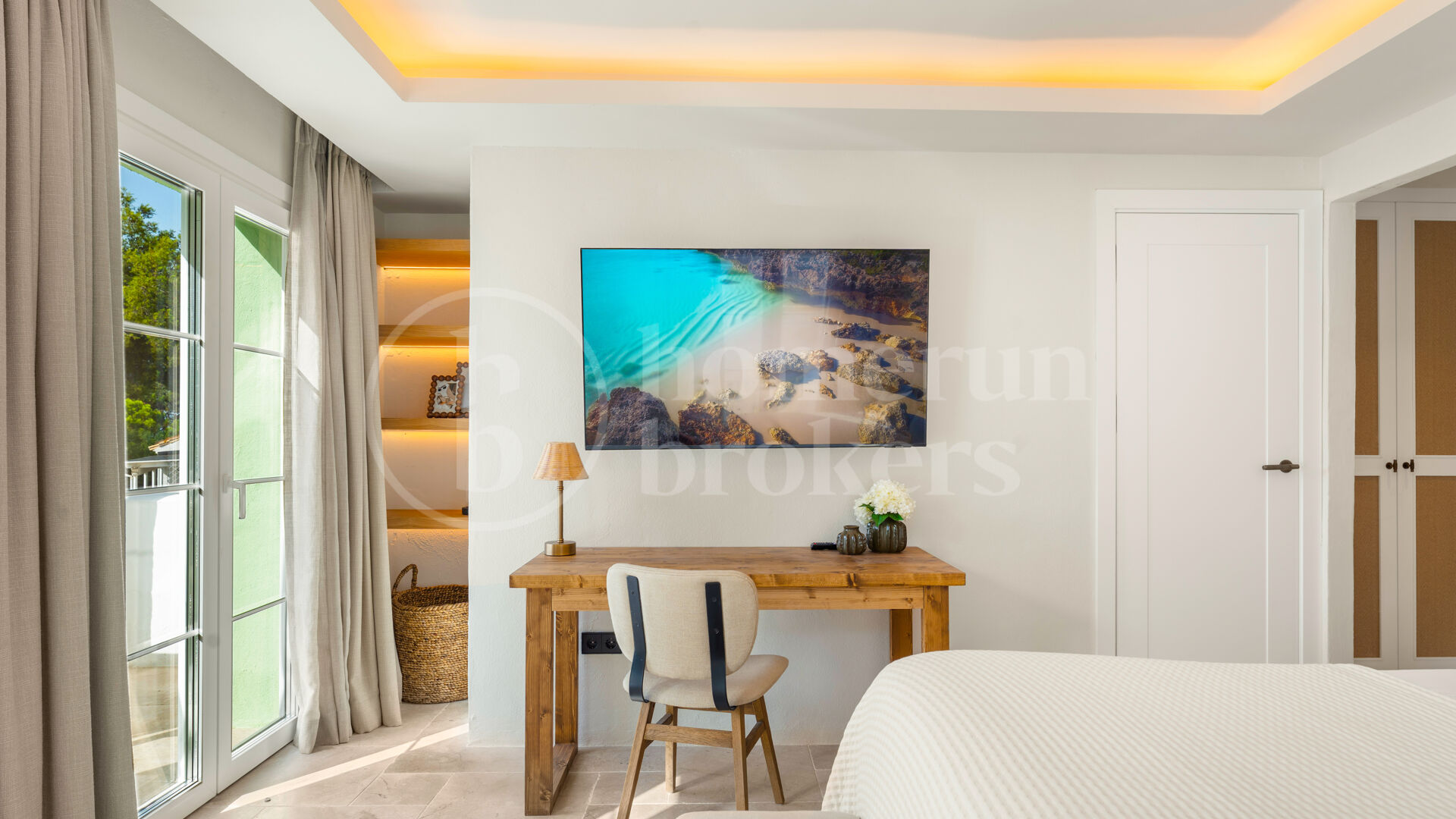 Casa Caritha - Renovated Townhouse with Sea Views for Long-Term Rent in La Heredia