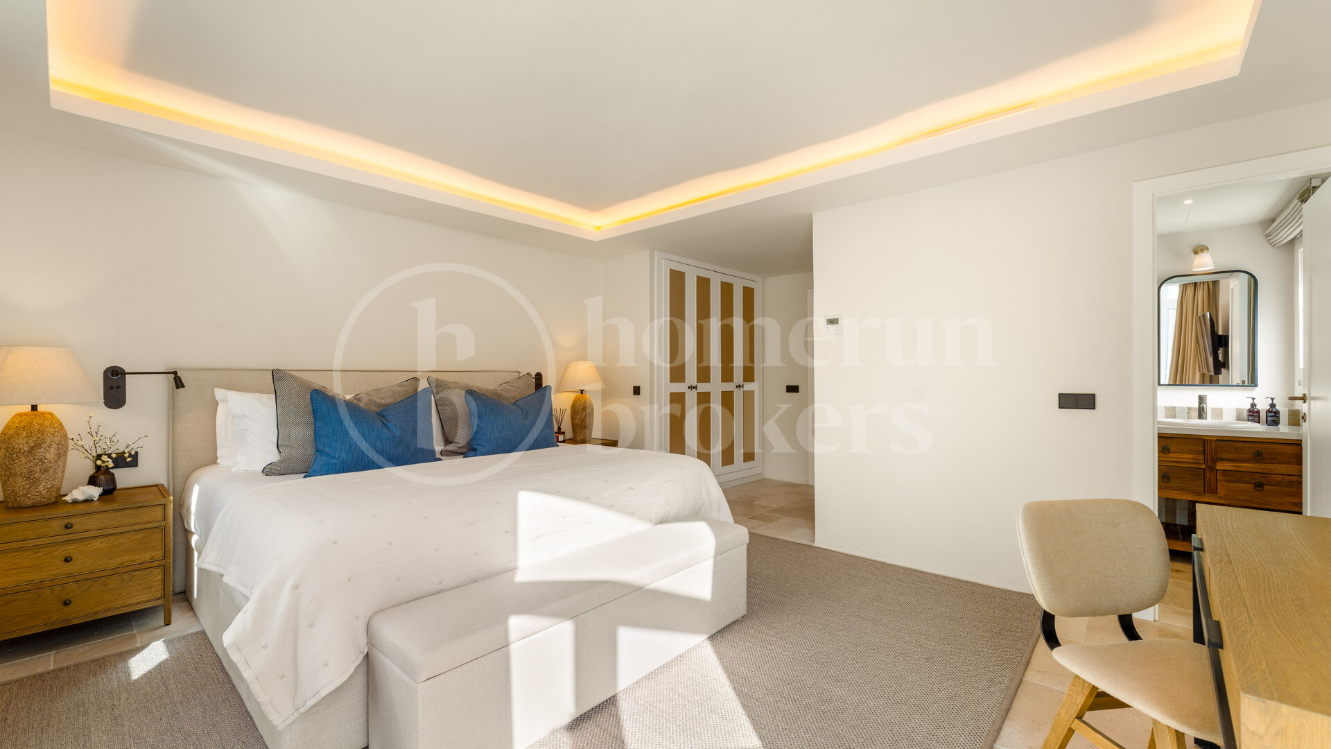 Casa Caritha - Renovated Townhouse with Sea Views for Long-Term Rent in La Heredia