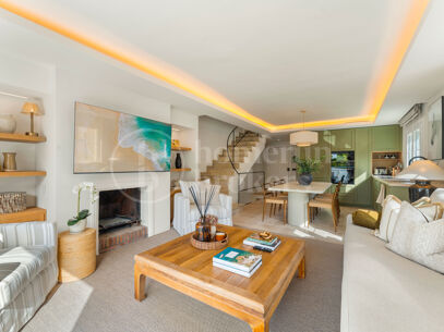 Casa Caritha - Renovated Townhouse with Sea Views for Long-Term Rent in La Heredia