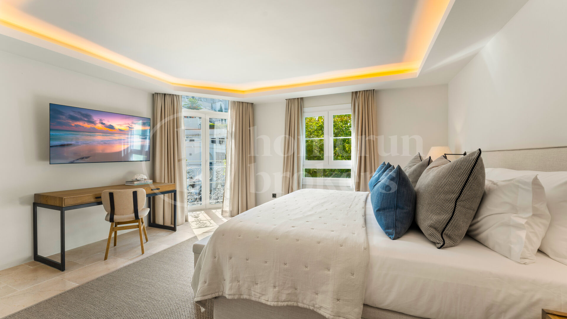 Casa Caritha - Renovated Townhouse with Sea Views for Long-Term Rent in La Heredia