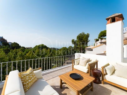 Casa Caritha - Renovated Townhouse with Sea Views for Long-Term Rent in La Heredia