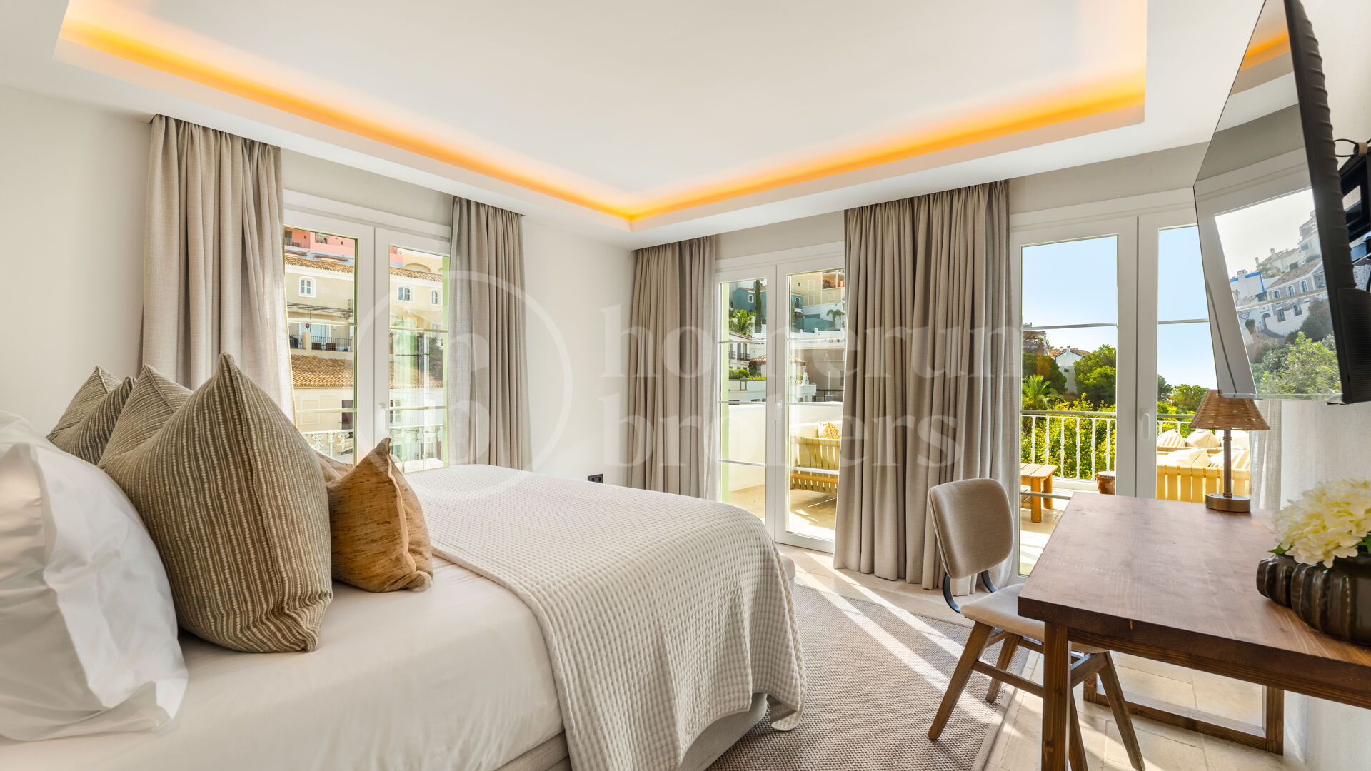 Casa Caritha - Renovated Townhouse with Sea Views for Long-Term Rent in La Heredia
