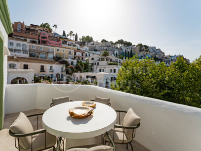 Casa Caritha - Renovated Townhouse with Sea Views for Long-Term Rent in La Heredia