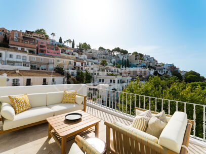 Casa Caritha - Renovated Townhouse with Sea Views for Long-Term Rent in La Heredia