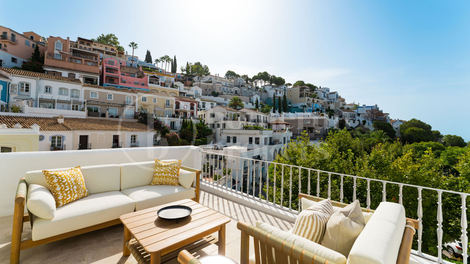 Casa Caritha - Renovated Townhouse with Sea Views for Long-Term Rent in La Heredia
