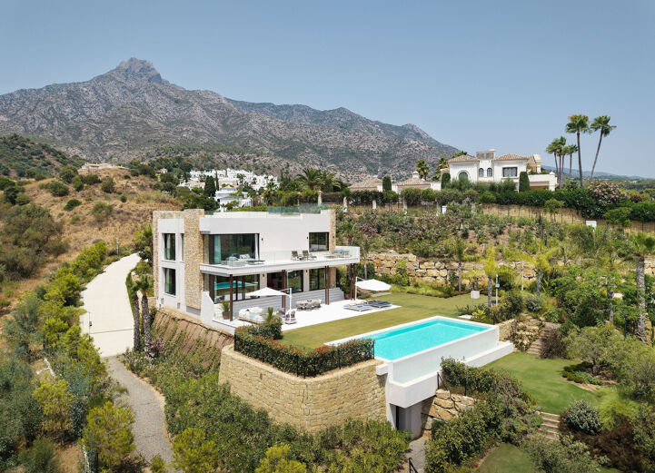 Luxury Casa For Sale In Marbella Hill Club