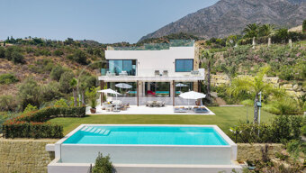 Villa Horizon - Contemporary Luxury with a Private Spa and Panoramic Views