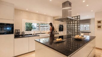 Villa El Herrojo - 6-Bedroom Luxury Rental Villa with Panoramic Sea Views