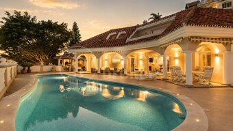 Villa El Herrojo - 6-Bedroom Luxury Rental Villa with Panoramic Sea Views