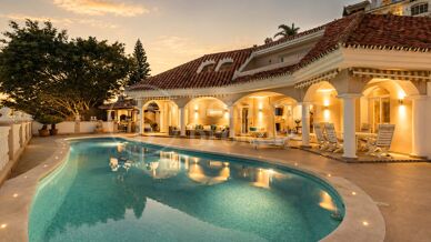 Villa El Herrojo - 6-Bedroom Luxury Rental Villa with Panoramic Sea Views