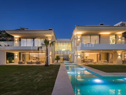 Villa Quercus - Contemporary Luxury Villa with Panoramic Sea Views