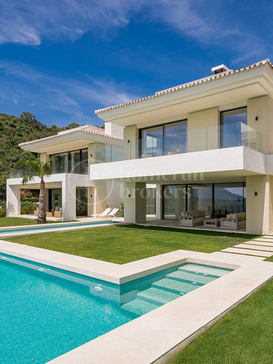 Villa Quercus - Contemporary Luxury Villa with Panoramic Sea Views