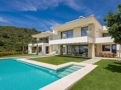 Villa Quercus - Contemporary Luxury Villa with Panoramic Sea Views