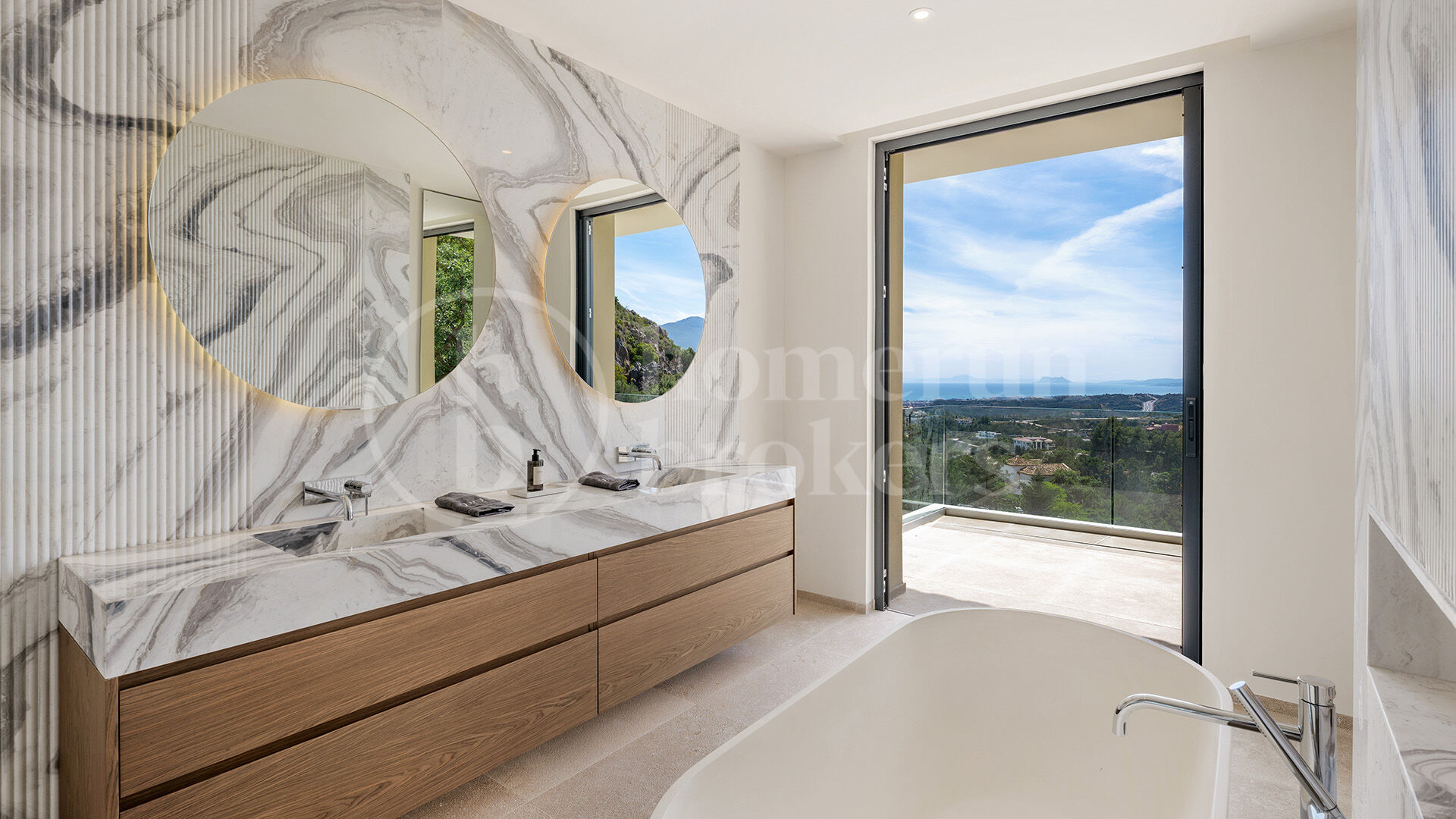 Villa Quercus - Contemporary Luxury Villa with Panoramic Sea Views