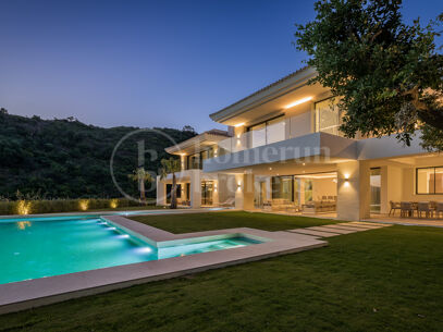 Villa Quercus - Contemporary Luxury Villa with Panoramic Sea Views