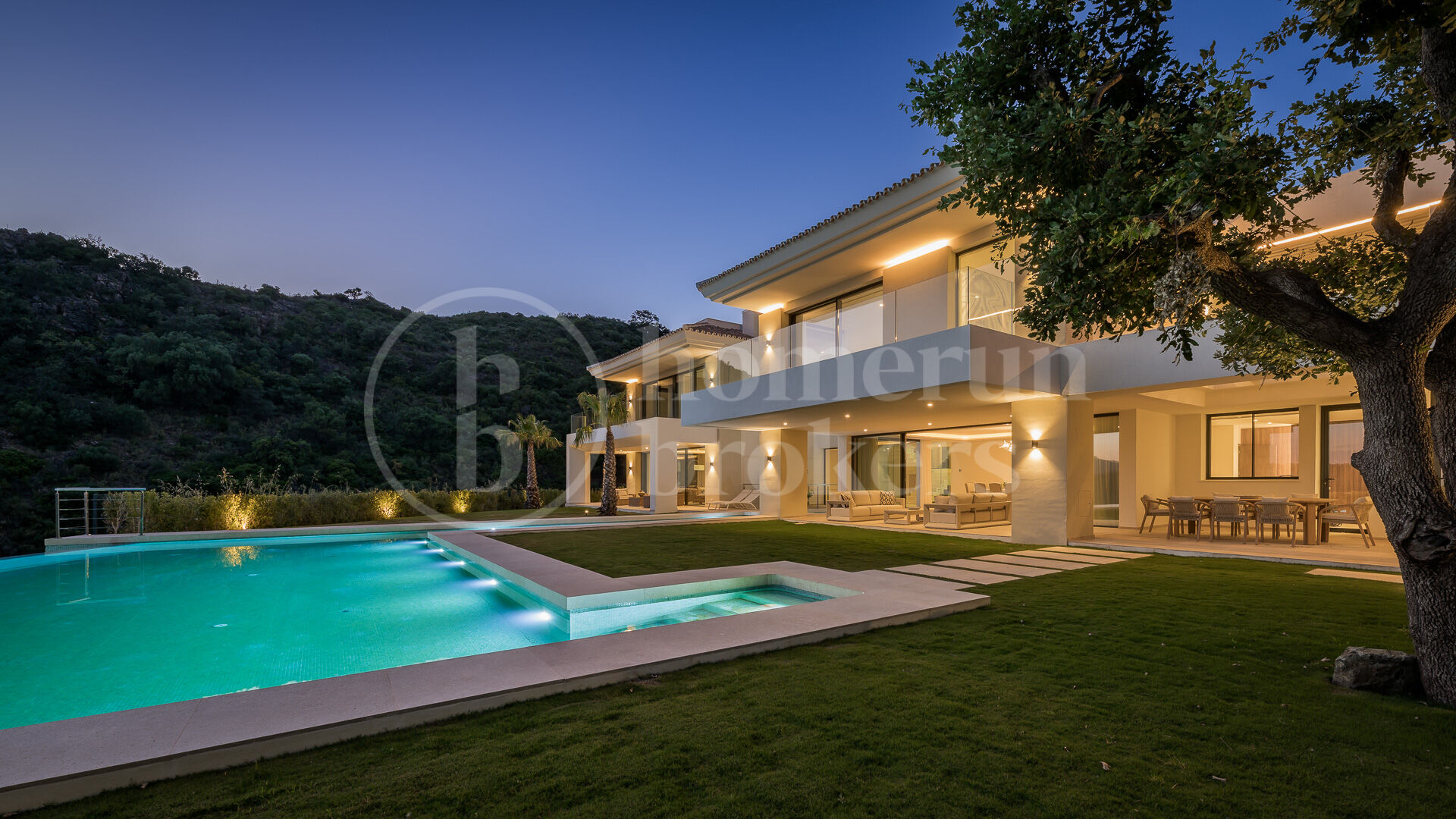 Villa Quercus - Contemporary Luxury Villa with Panoramic Sea Views