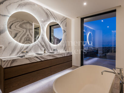 Villa Quercus - Contemporary Luxury Villa with Panoramic Sea Views
