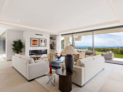Villa Quercus - Contemporary Luxury Villa with Panoramic Sea Views