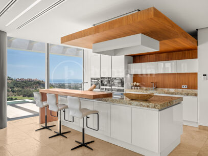 Villa Kasia – Modern villa med panoramautsikt över havet