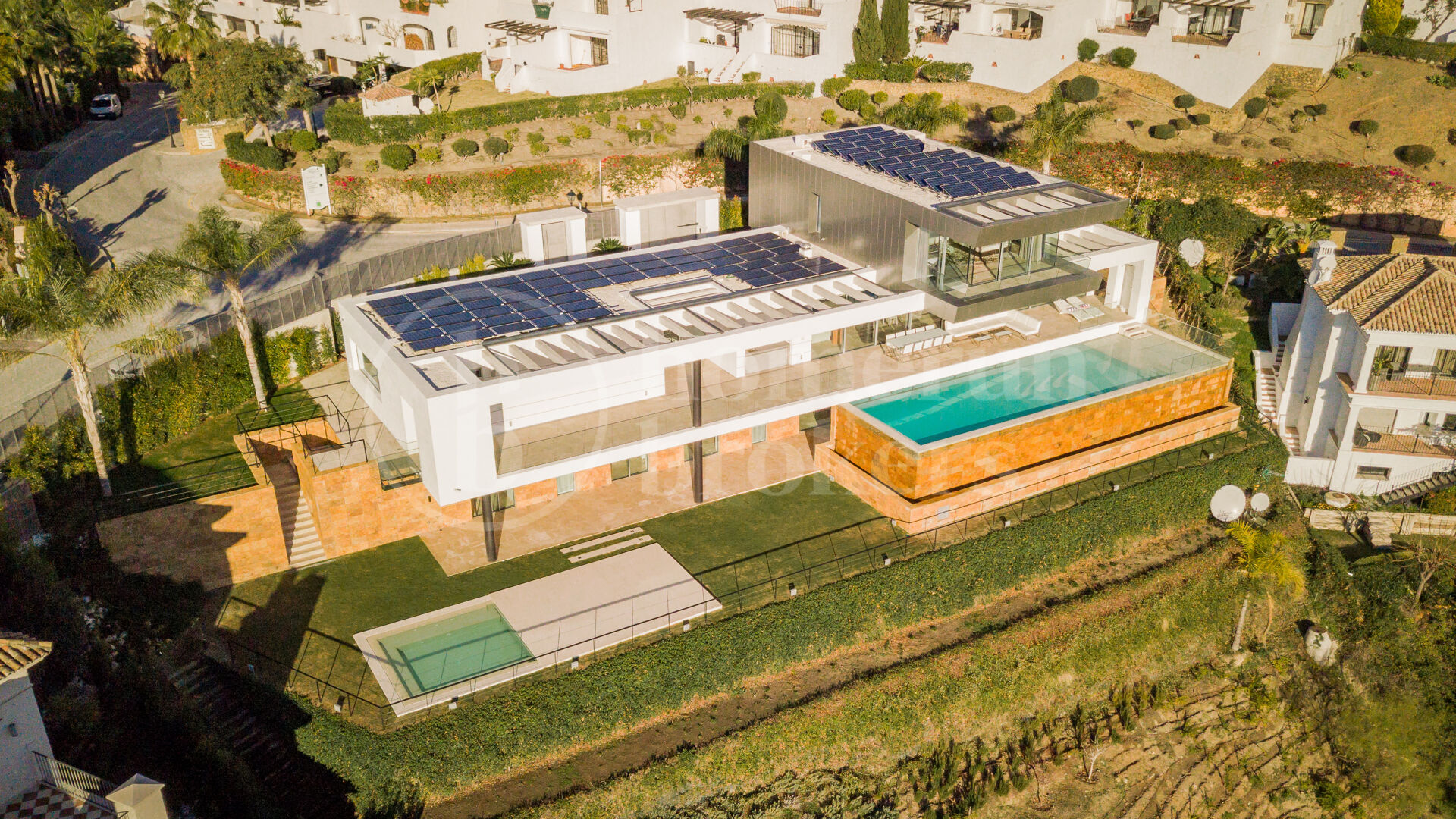 Villa Kasia – Modern villa med panoramautsikt över havet