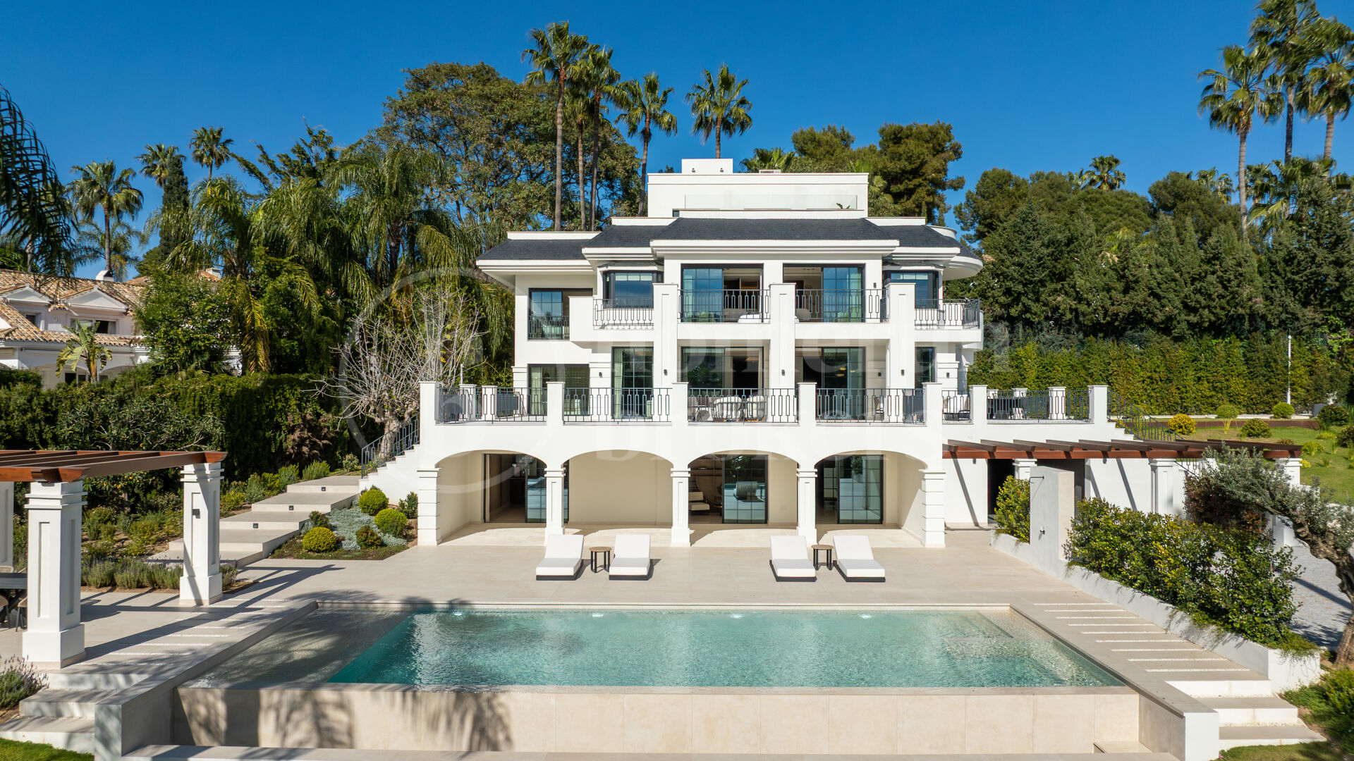 Villa Monte Blanco - Luxury Contemporary Villa in the Golf Valley