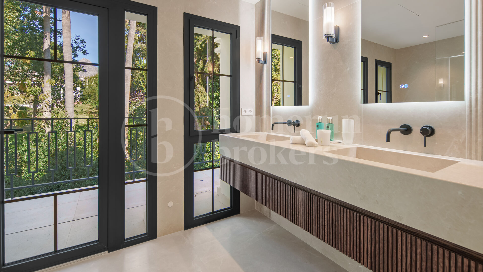 Villa Monte Blanco - Luxury Contemporary Villa in the Golf Valley