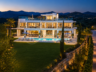 9-Bedroom Luxury Villa with Panoramic Sea Views in Estepona East
