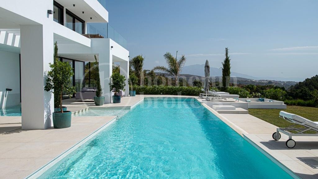 9-Bedroom Luxury Villa with Panoramic Sea Views in Estepona East