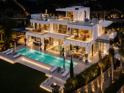 9-Bedroom Luxury Villa with Panoramic Sea Views in Estepona East