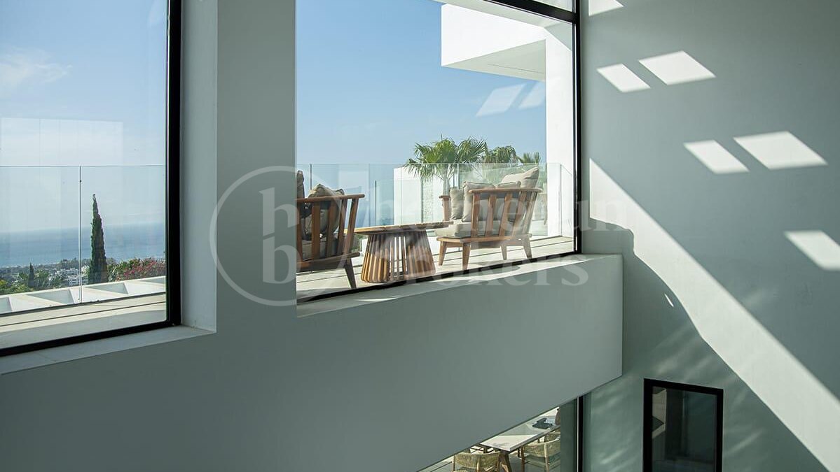 9-Bedroom Luxury Villa with Panoramic Sea Views in Estepona East