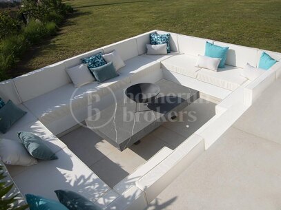9-Bedroom Luxury Villa with Panoramic Sea Views in Estepona East