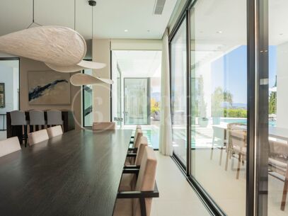Lyxvilla med 9 sovrum och panoramautsikt över havet i Estepona East