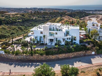 9-Bedroom Luxury Villa with Panoramic Sea Views in Estepona East
