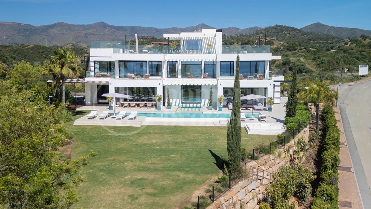 9-Bedroom Luxury Villa with Panoramic Sea Views in Estepona East