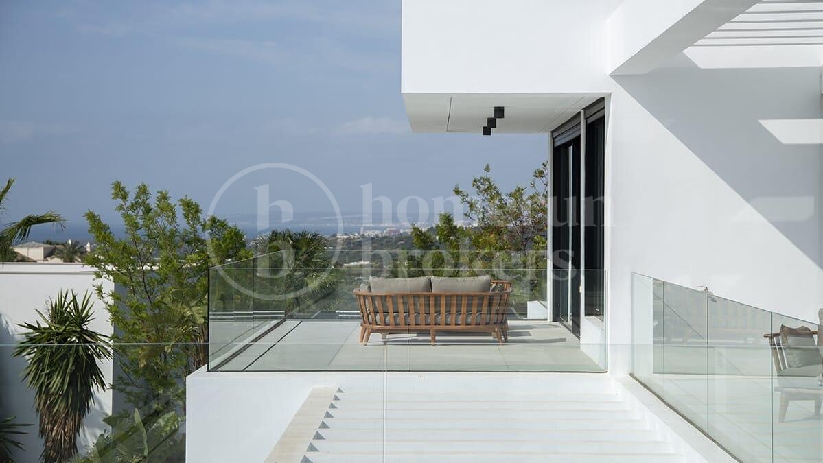 9-Bedroom Luxury Villa with Panoramic Sea Views in Estepona East