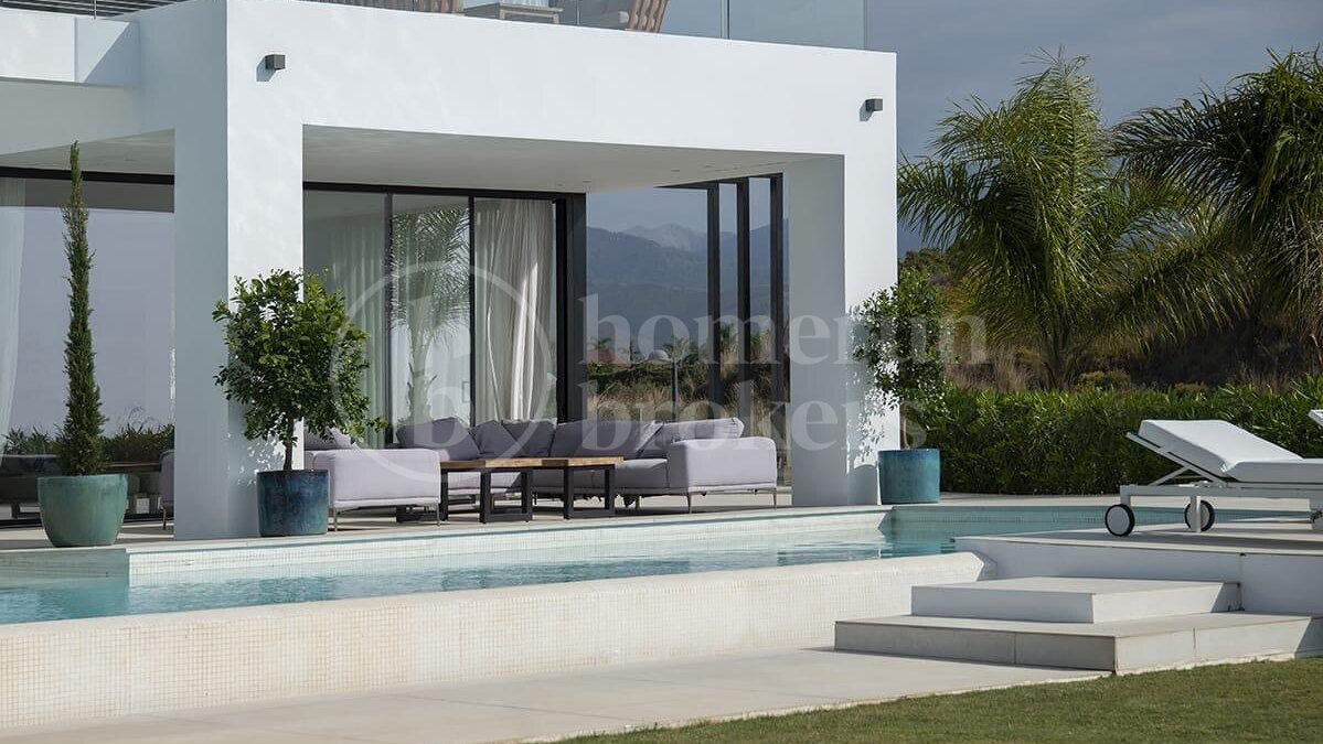 9-Bedroom Luxury Villa with Panoramic Sea Views in Estepona East