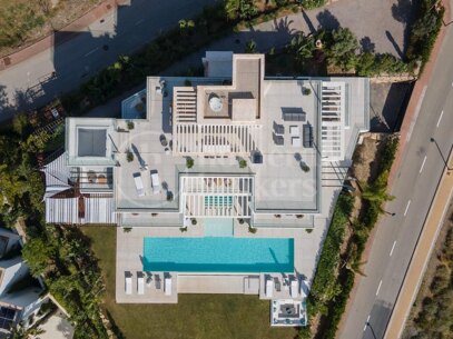 9-Bedroom Luxury Villa with Panoramic Sea Views in Estepona East