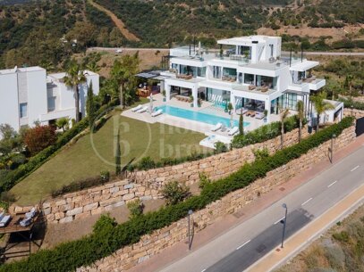9-Bedroom Luxury Villa with Panoramic Sea Views in Estepona East