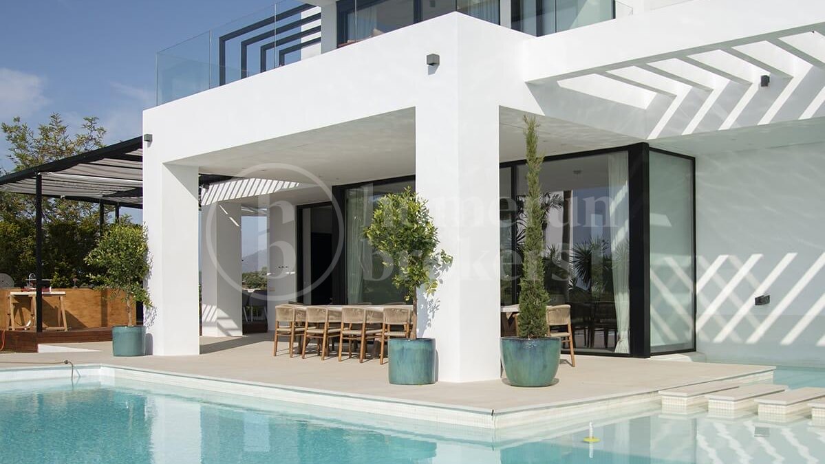 9-Bedroom Luxury Villa with Panoramic Sea Views in Estepona East