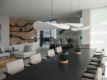Lyxvilla med 9 sovrum och panoramautsikt över havet i Estepona East