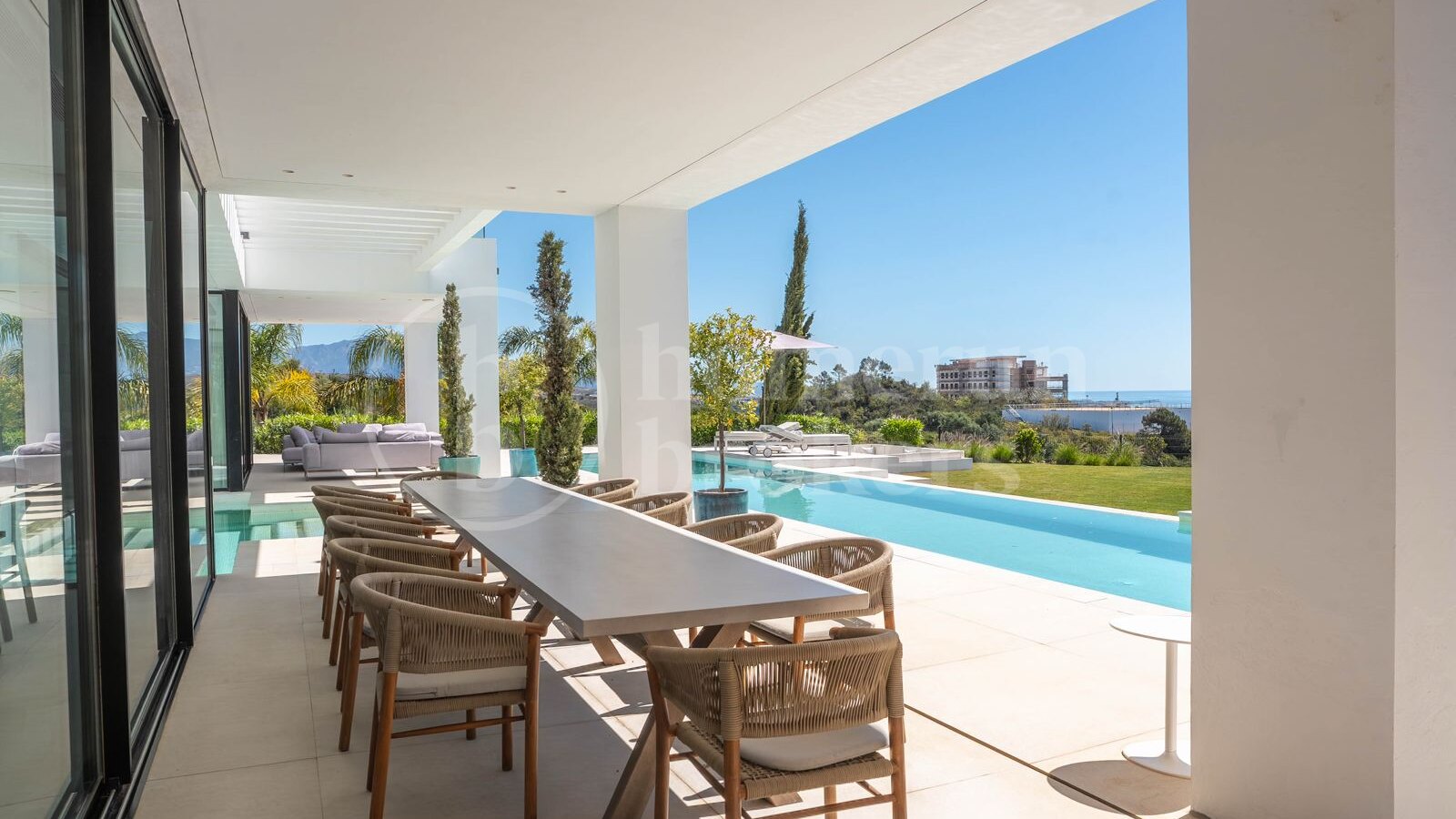 9-Bedroom Luxury Villa with Panoramic Sea Views in Estepona East