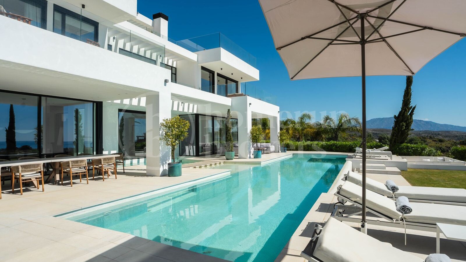 9-Bedroom Luxury Villa with Panoramic Sea Views in Estepona East