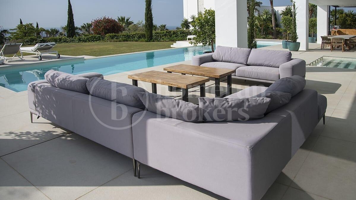 9-Bedroom Luxury Villa with Panoramic Sea Views in Estepona East