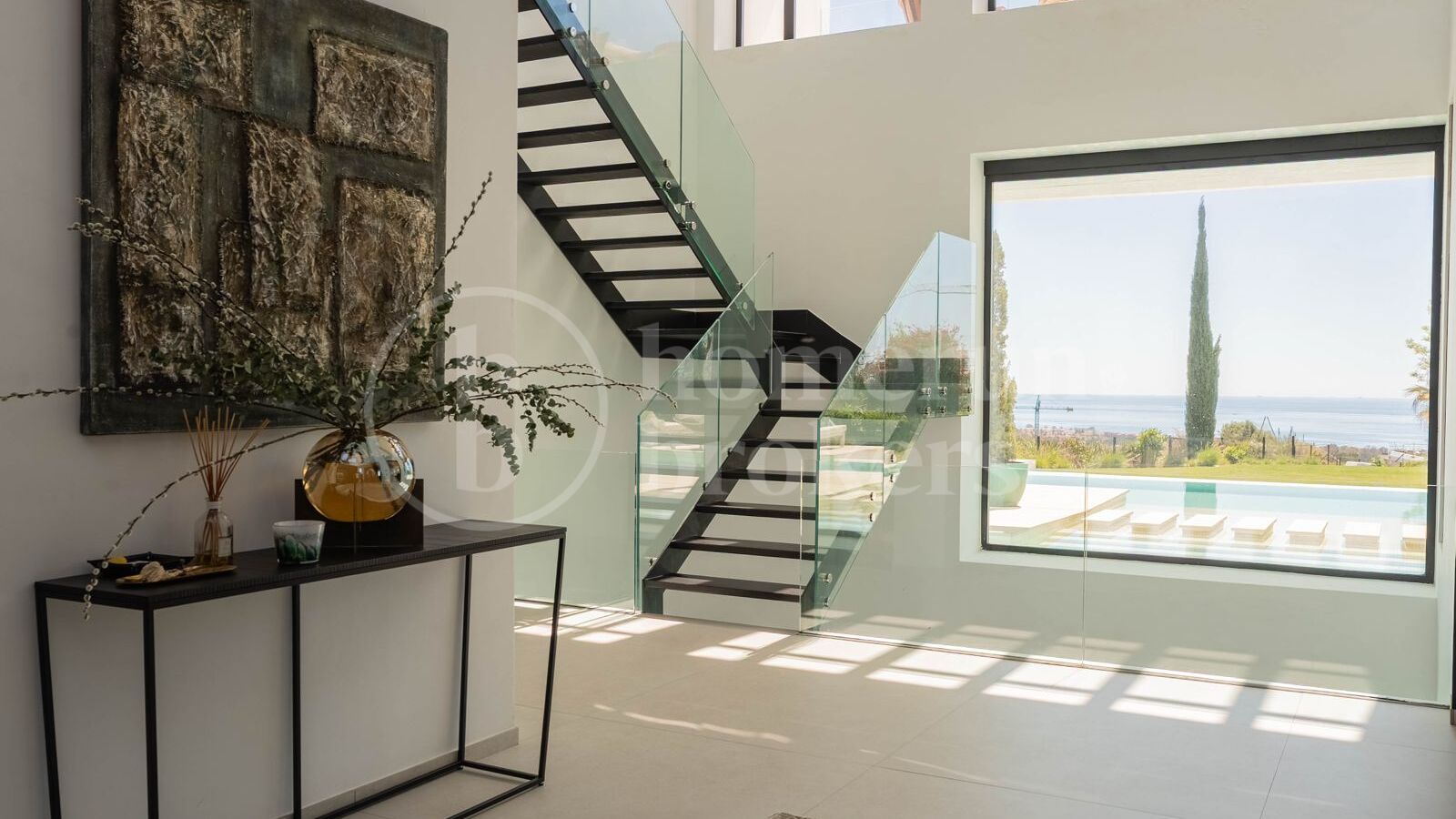 Lyxvilla med 9 sovrum och panoramautsikt över havet i Estepona East